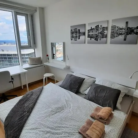 Apartament Unrivaled Look Over The City, 27th. Floor, Access 24/7 Bratysława