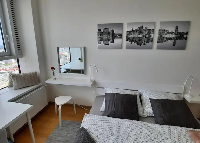 Unrivaled Look Over The City, 27th. Floor, Access 24/7 아파트