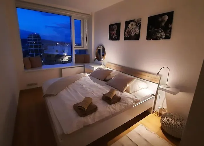 Unrivaled Look Over The City, 27th. Floor, Access 24/7