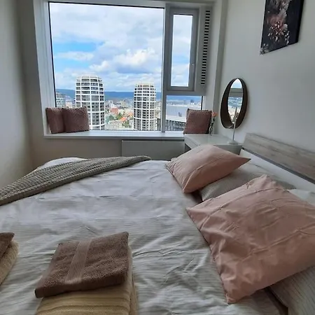 Unrivaled Look Over The City, 27th. Floor, Access 24/7 Apartment *