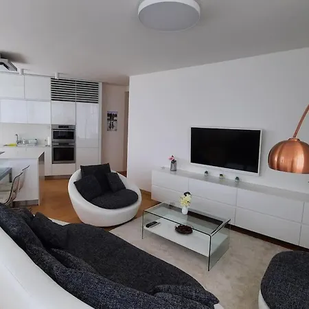 Unrivaled Look Over The City, 27th. Floor, Access 24/7 Apartment *