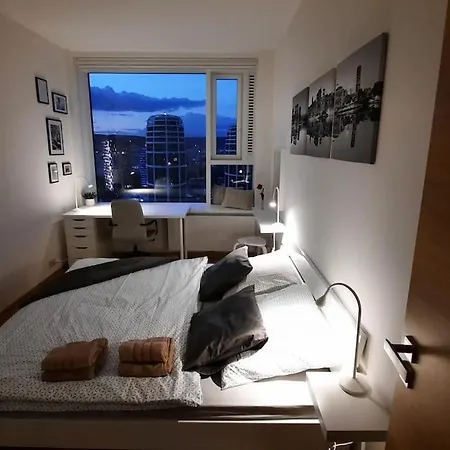 Apartamento Unrivaled Look Over The City, 27th. Floor, Access 24/7 Bratislava