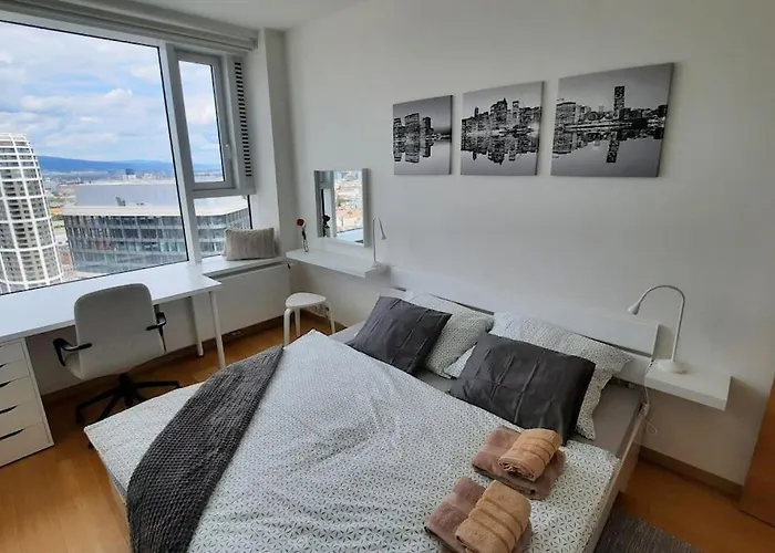 Apartamento Unrivaled Look Over The City, 27th. Floor, Access 24/7 Bratislava